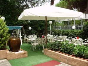 Outdoor dining - Nazionale Hotel (Cervia)