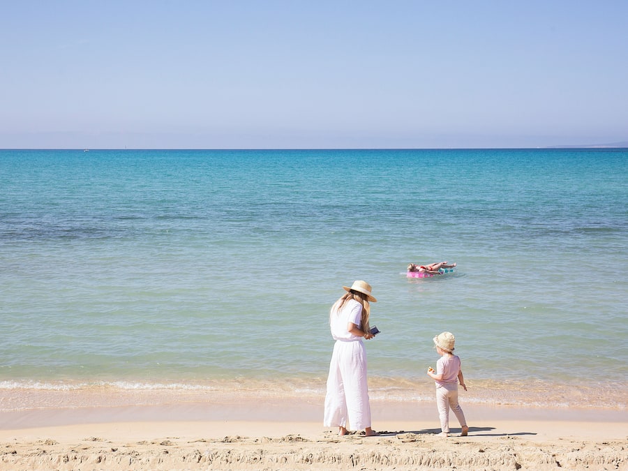 Platja a a prop i platja de sorra blanca