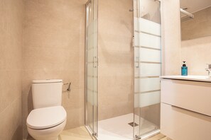 Einzelzimmer | Badezimmer | Badewanne, Haartrockner, Handtücher, Seife