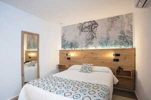 Escritorio, cunas gratuitas, wifi gratis y ropa de cama 