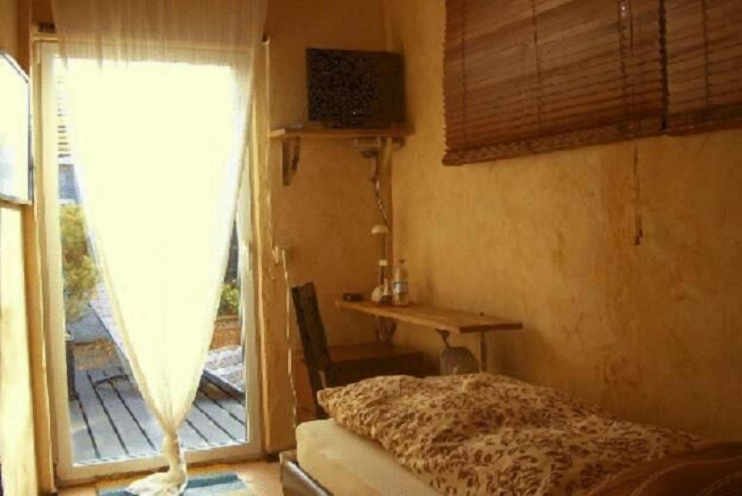 individually furnished, desk, free wifi, bed sheets