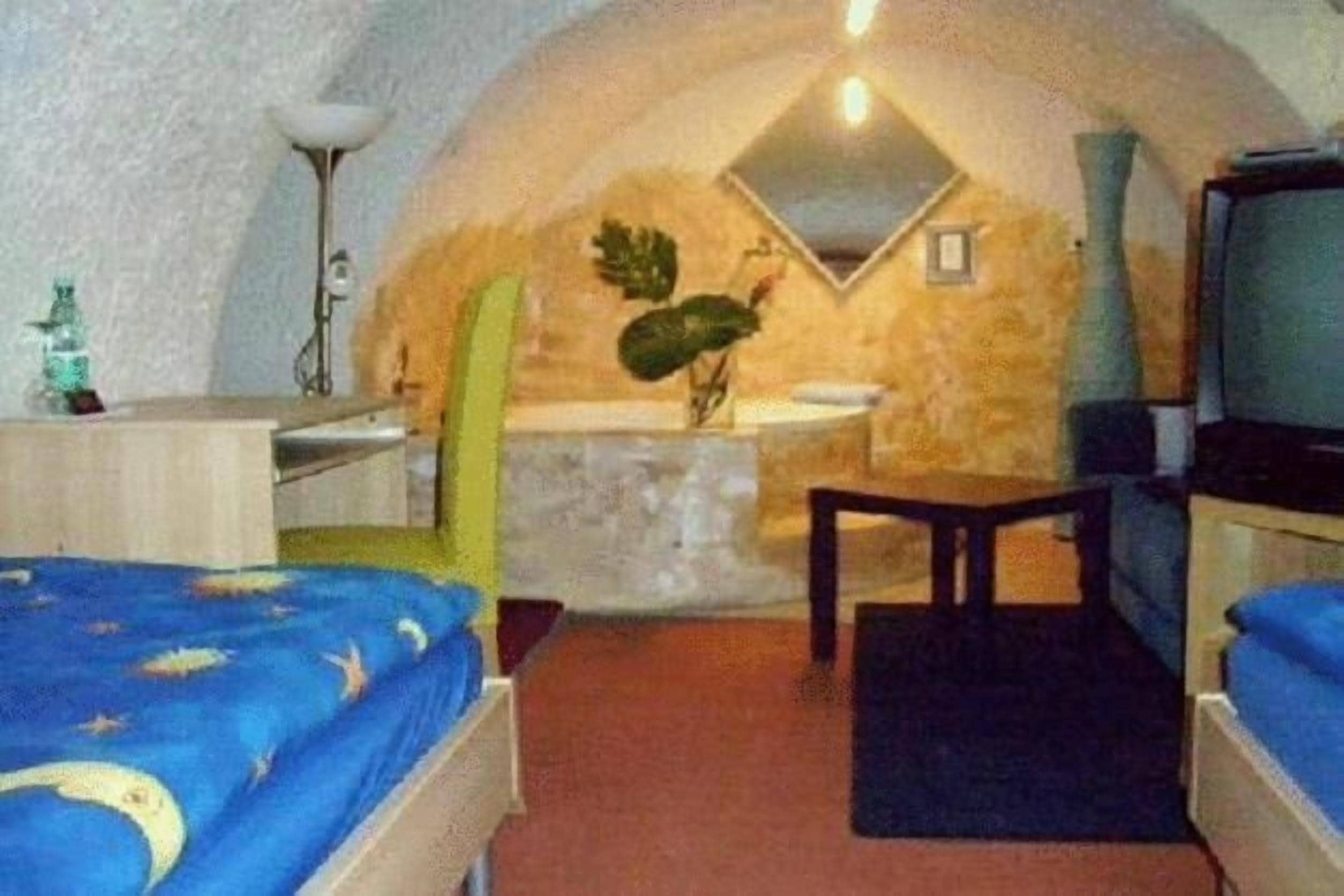 individually furnished, desk, free wifi, bed sheets