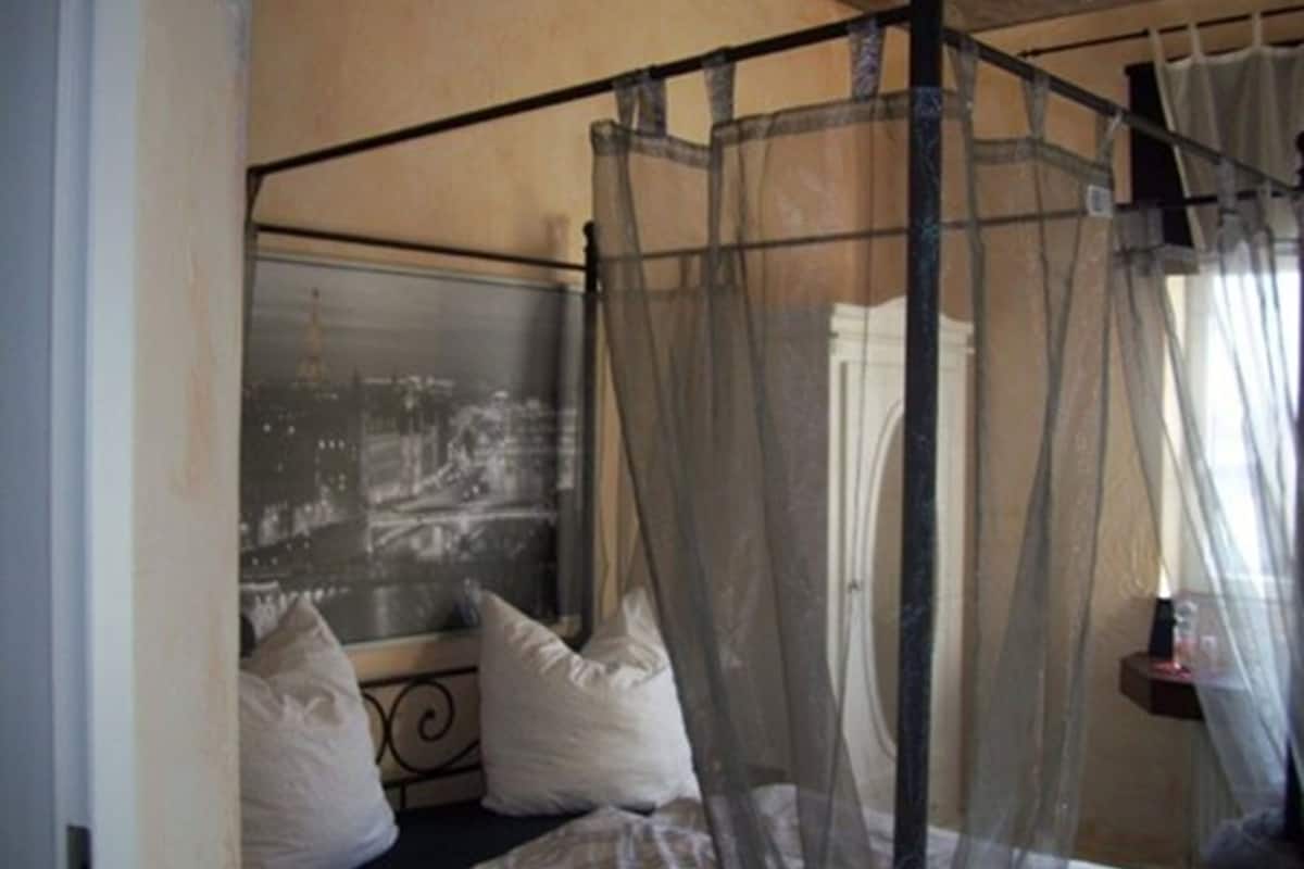 standard room | individually furnished, desk, free wifi, bed sheets