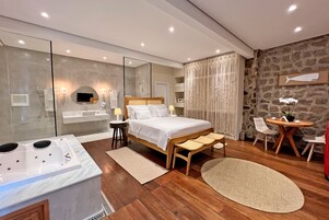 SUITE CASTELHANOS | Pillowtop beds, minibar, in-room safe, blackout drapes