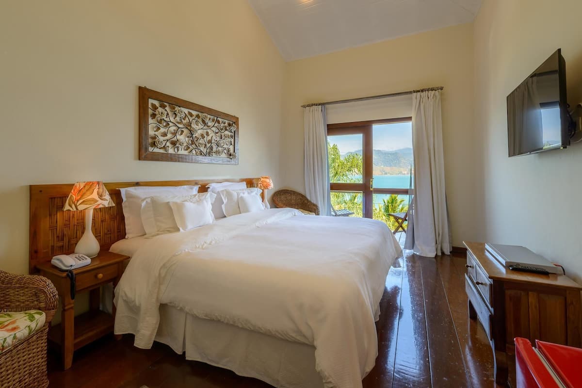 Pillow-top beds, minibar, in-room safe, blackout curtains