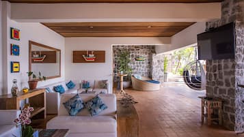 Poolside bar
