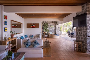 Poolside bar - Barra Do Piuva Porto Hotel (Ilhabela)
