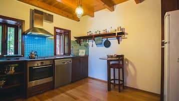 Vila luxo, 2 quartos | Cozinha privada | Chaleira elétrica