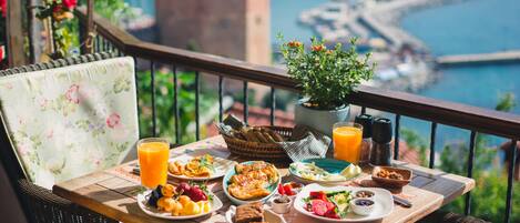 Lokale morgenmadsretter hver dag (100 TRY pr. person)