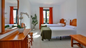1 bedroom, Select Comfort beds, in-room safe, blackout drapes - Apartamentos Sol (Teguise)