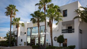 Front of property - Apartamentos Sol (Teguise)