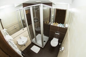 Douche, articles de toilette (gratuits), séchoir à cheveux