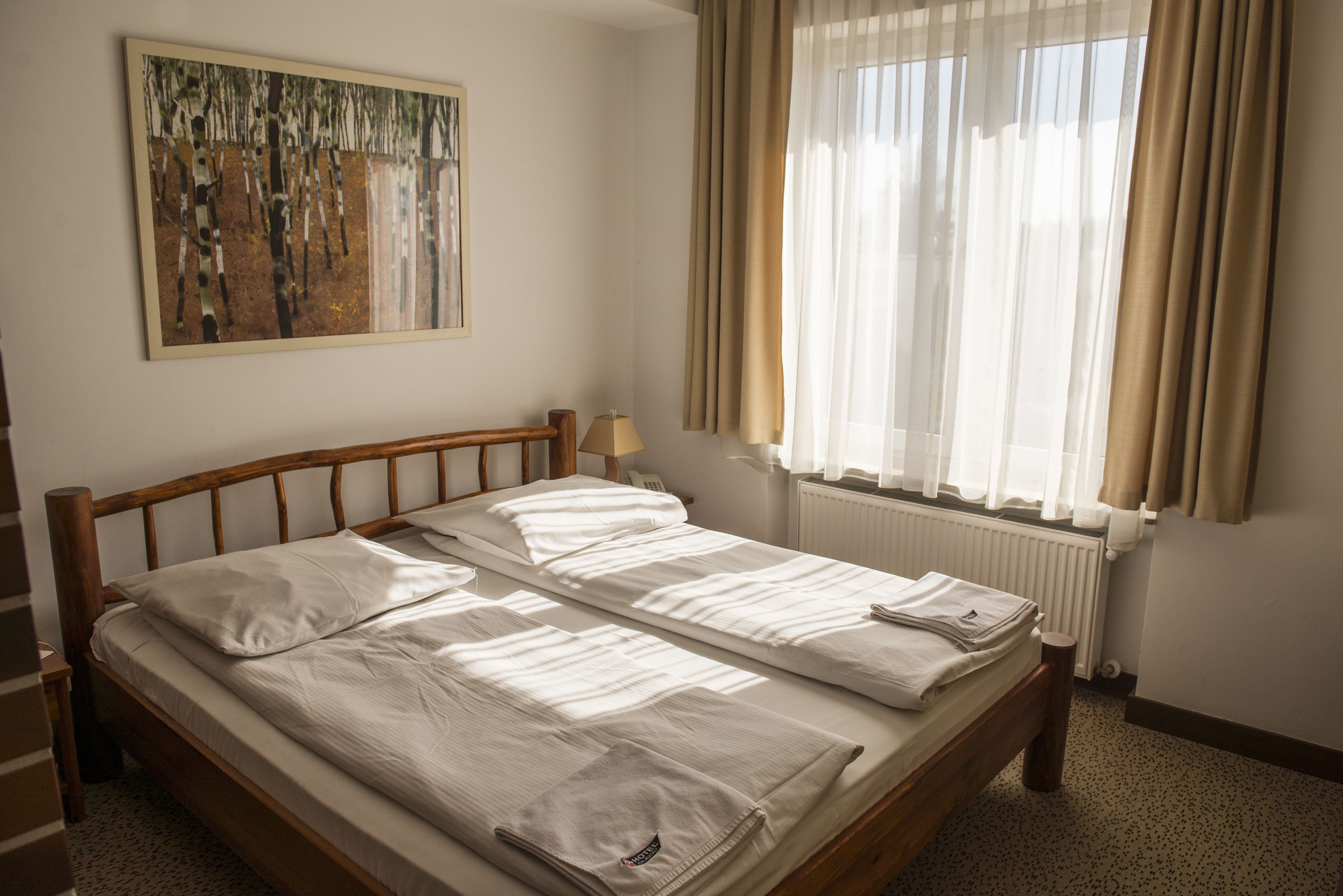 standard single room | 4 bedrooms, egyptian cotton sheets, premium bedding, blackout curtains