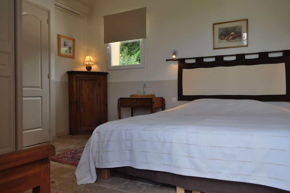 Chambre Double Confort Les Bougainvilliers | 泰普尔床垫、客房内保险箱、遮光窗帘、隔音