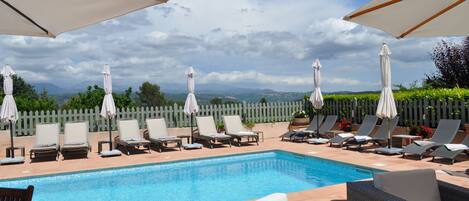 Alberca al aire libre por temporada