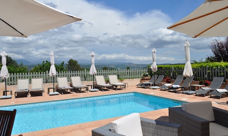 Piscina stagionale all'aperto. La Bégude du Pascouren