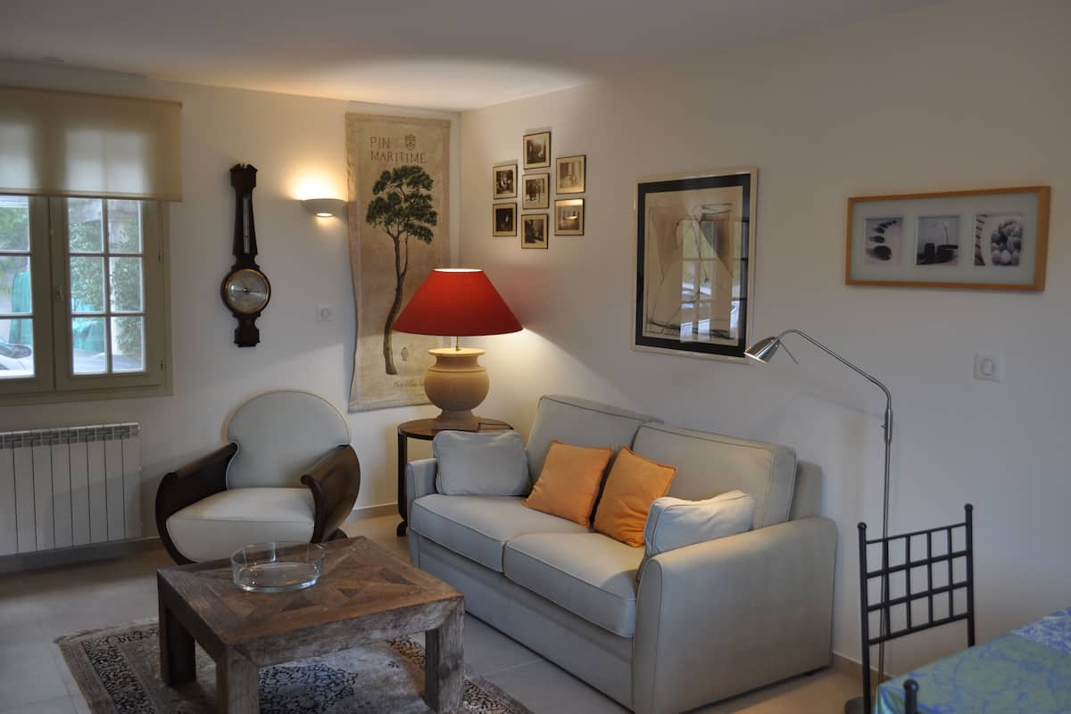 Casa de campo, 1 cama Queen size (Les Cypres) | Área de sala de estar | Televisión de pantalla plana y reproductor de DVD