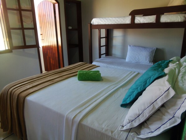 Rollaway beds, free WiFi - A Casa do Torrely Pousada (Buzios)