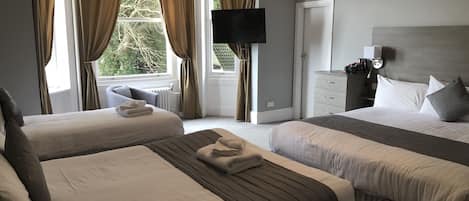 Family Room (5 people) | Desk, free WiFi, bed sheets