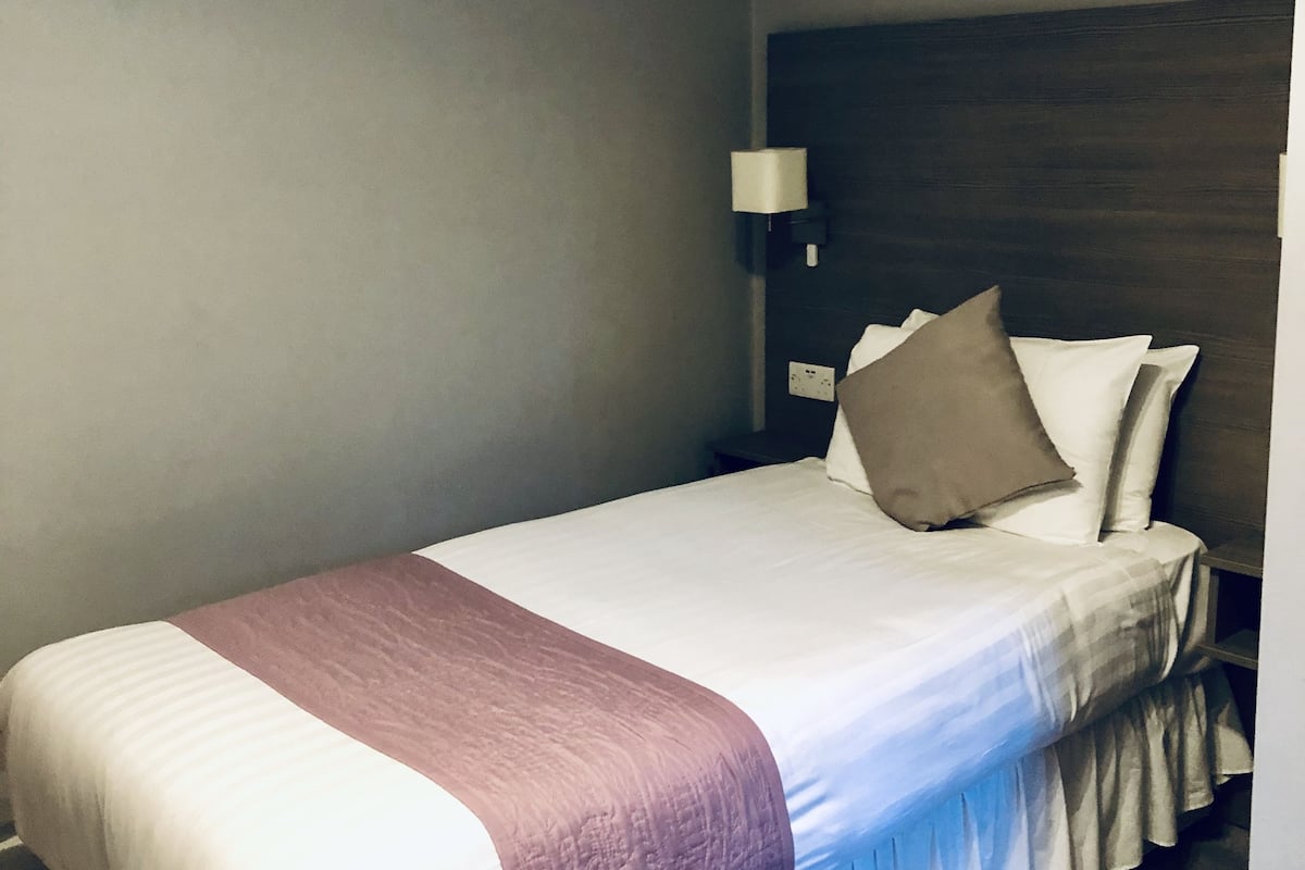 Single Room | Desk, free WiFi, bed sheets
