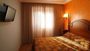 In-room safe, individually furnished, desk, free WiFi - Hostal Victoria I (Madrid)