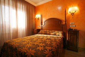 In-room safe, individually furnished, desk, free WiFi - Hostal Victoria I (Madrid)