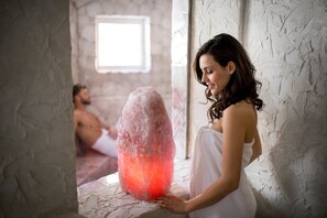 غرف معالجة الأزواج، ساونا، حوض استحمام ساخن، علاجات للجسم