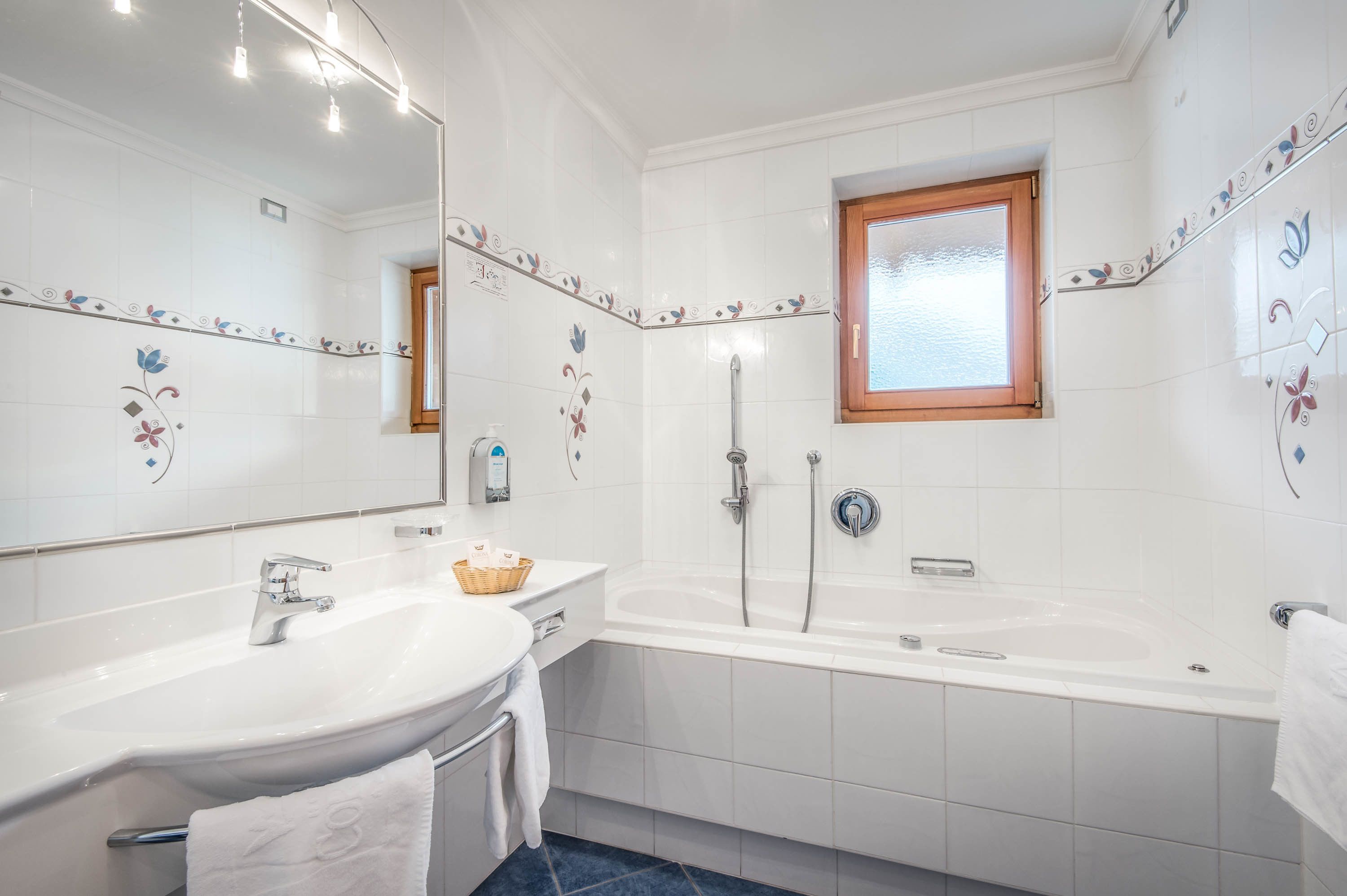 shower, rainfall showerhead, free toiletries, hair dryer