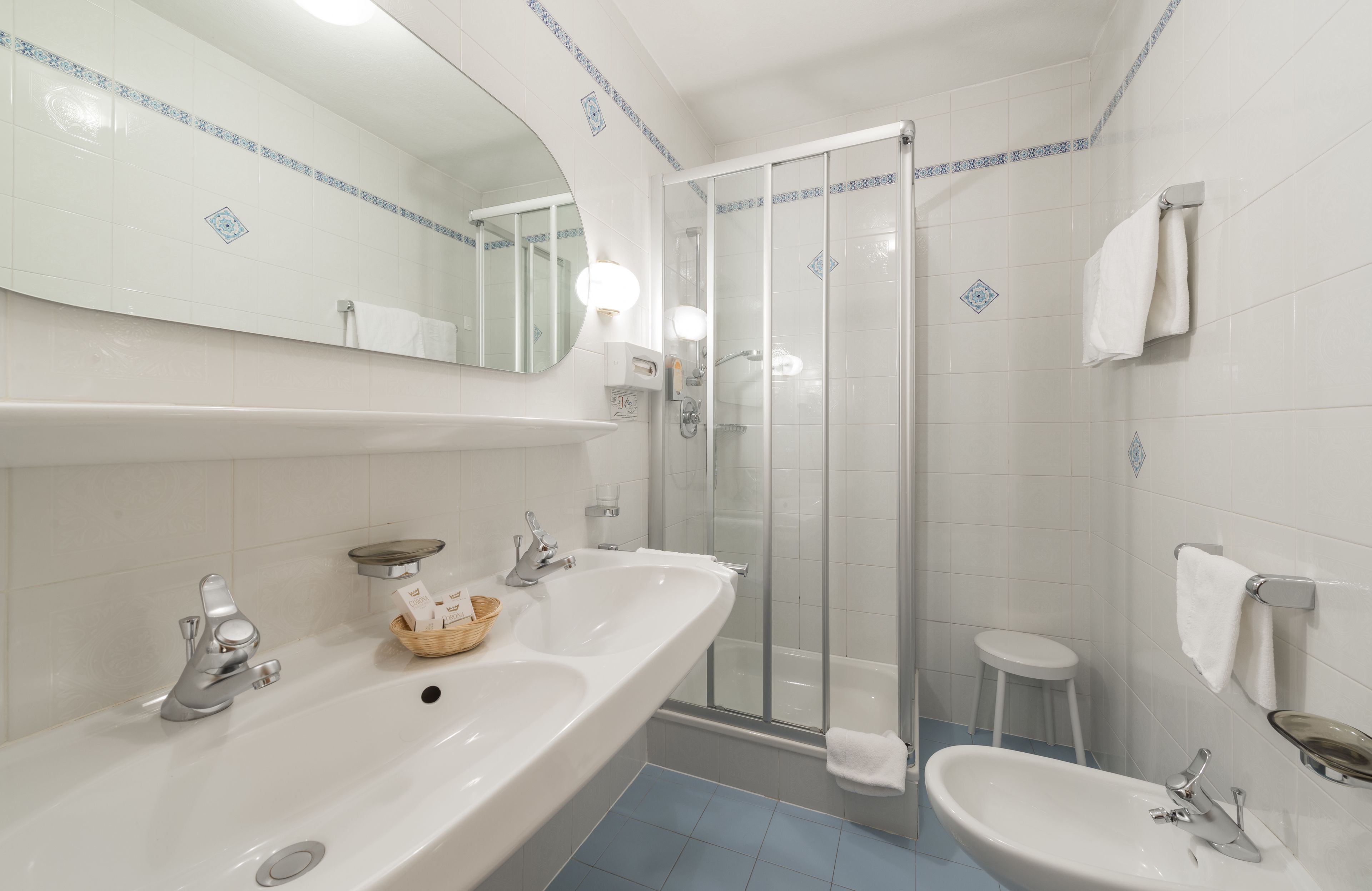 comfort room, 1 double bed, mountain view (agata) | bathroom | shower, rainfall showerhead, free toiletries, hair dryer