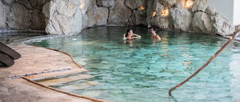 Indoor pool, sun loungers