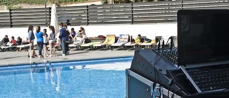 Outdoor pool, pool loungers