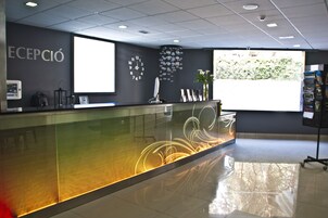 Mostrador para check-in y check-out