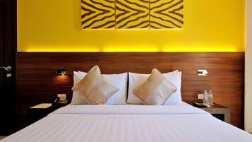 Caja fuerte, decoración individual, mobiliario individual y escritorio