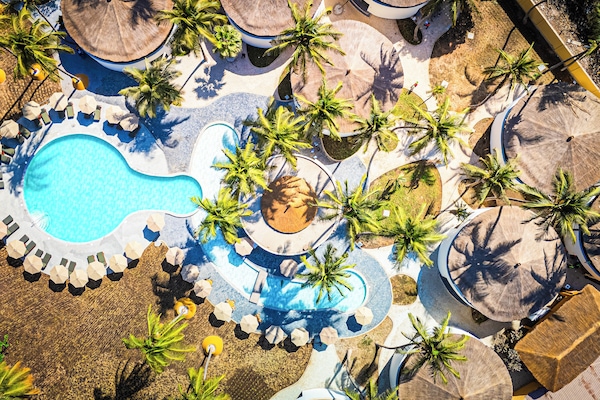 Outdoor pool, sun loungers