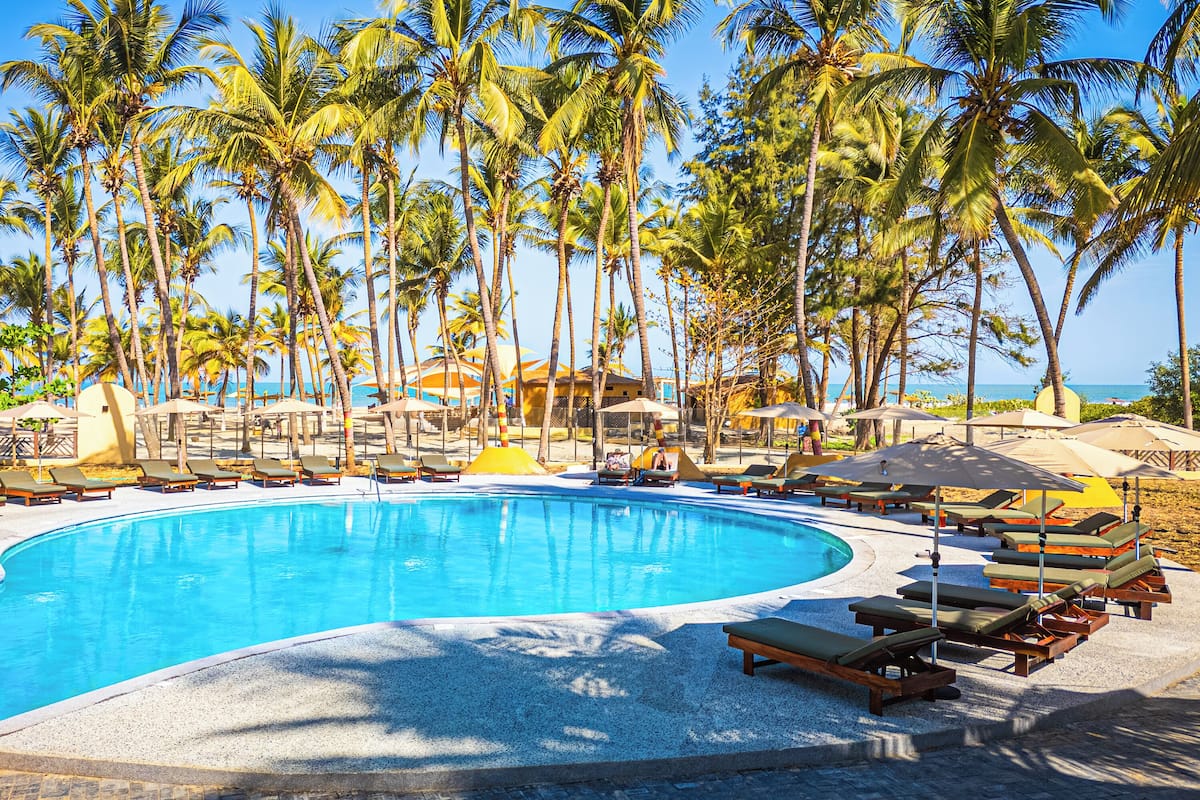 Superior Double Room, Pool View | Minibar