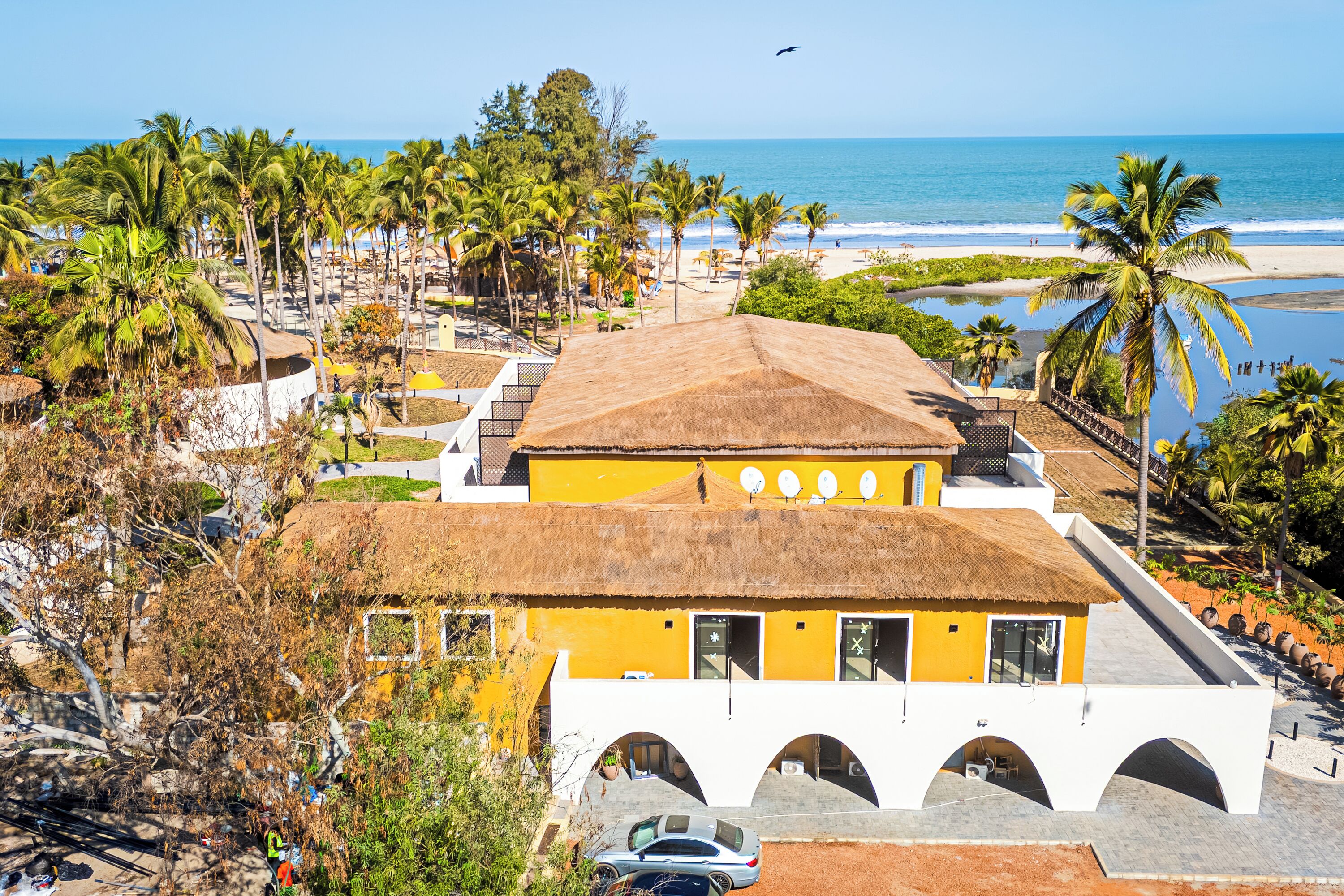 Suite – premium, elveutsikt | Minibar