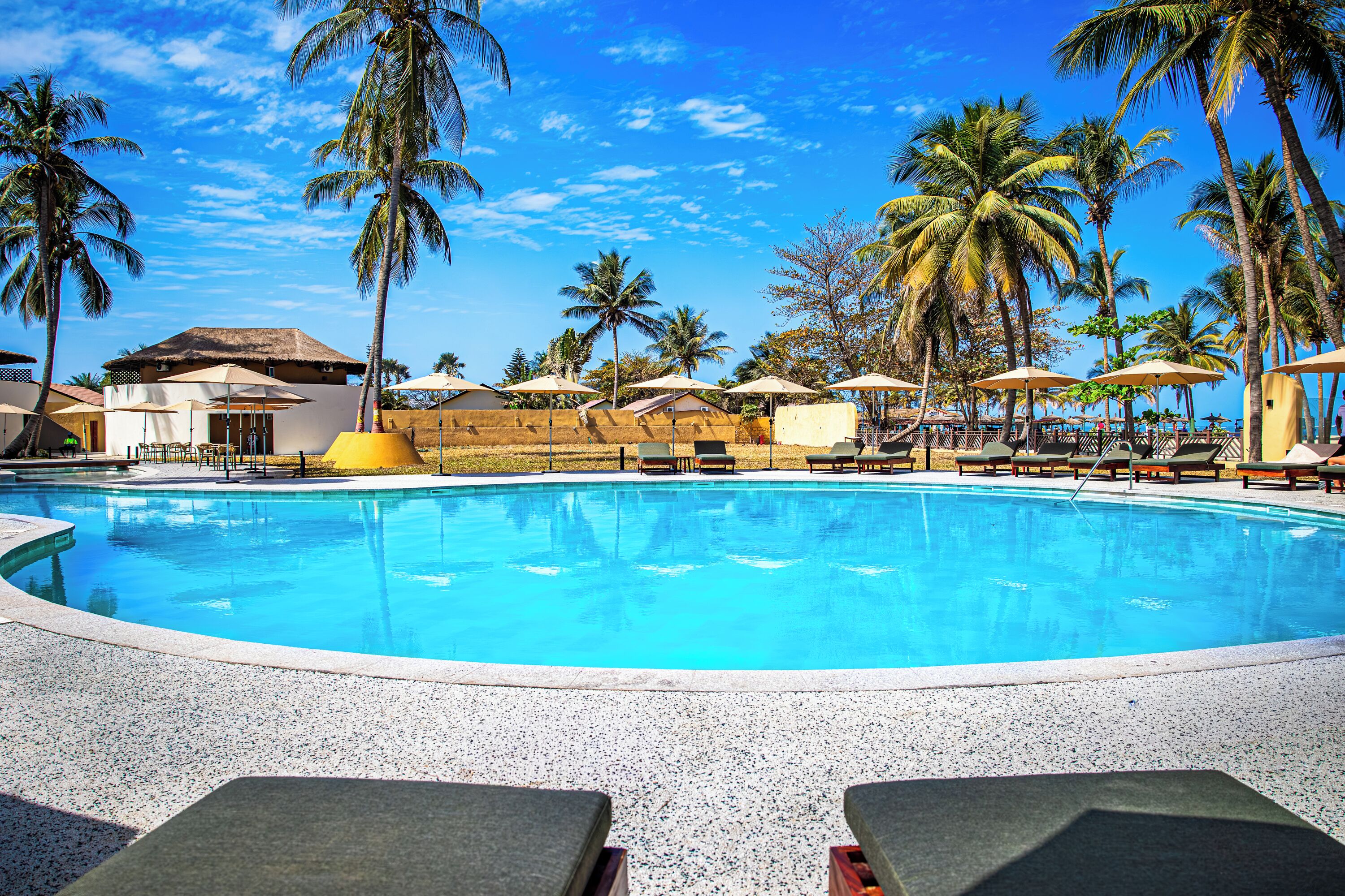 Quarto casal superior, vista para a piscina | Frigobar