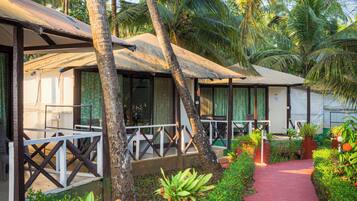 DELUXE AC SEA VIEW BEACH COTTAGE | In-room safe, desk, WiFi