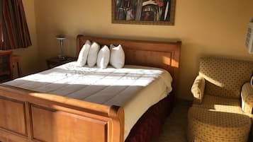 Deluxe Room, 1 King Bed with Microwave and Refrigerator | Iron/ironing board, free WiFi, bed sheets, wheelchair access