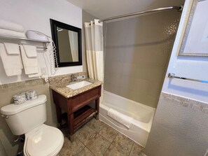 Comfort Double Room, 2 Double Beds with Microwave and Refrigerator | Bathroom | Hair dryer, towels - Bayshore Inn Motel (Ventura)