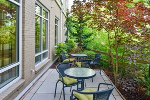 Terrace/patio - Fairfield by Marriott Inn & Suites Tacoma Puyallup (Puyallup)