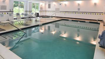 Kolam renang indoor