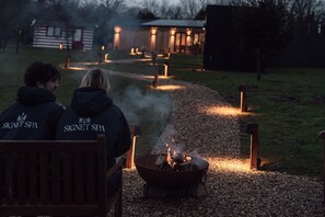 Espace de soins en plein air, sauna, bain à remous