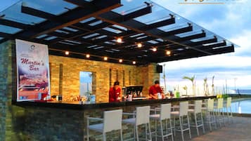Bar en bord de piscine