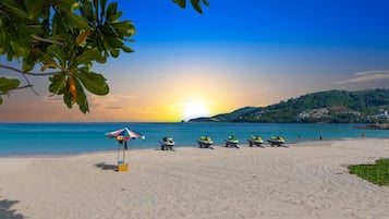 Beach nearby, beach umbrellas, beach massages