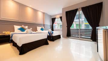 Caja de seguridad en la habitación, escritorio y cortinas blackout