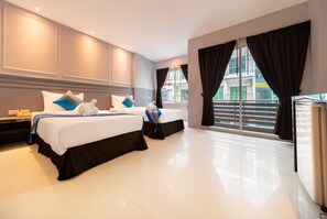 In-room safe, desk, blackout curtains, soundproofing - FunDee Boutique Hotel (Patong)