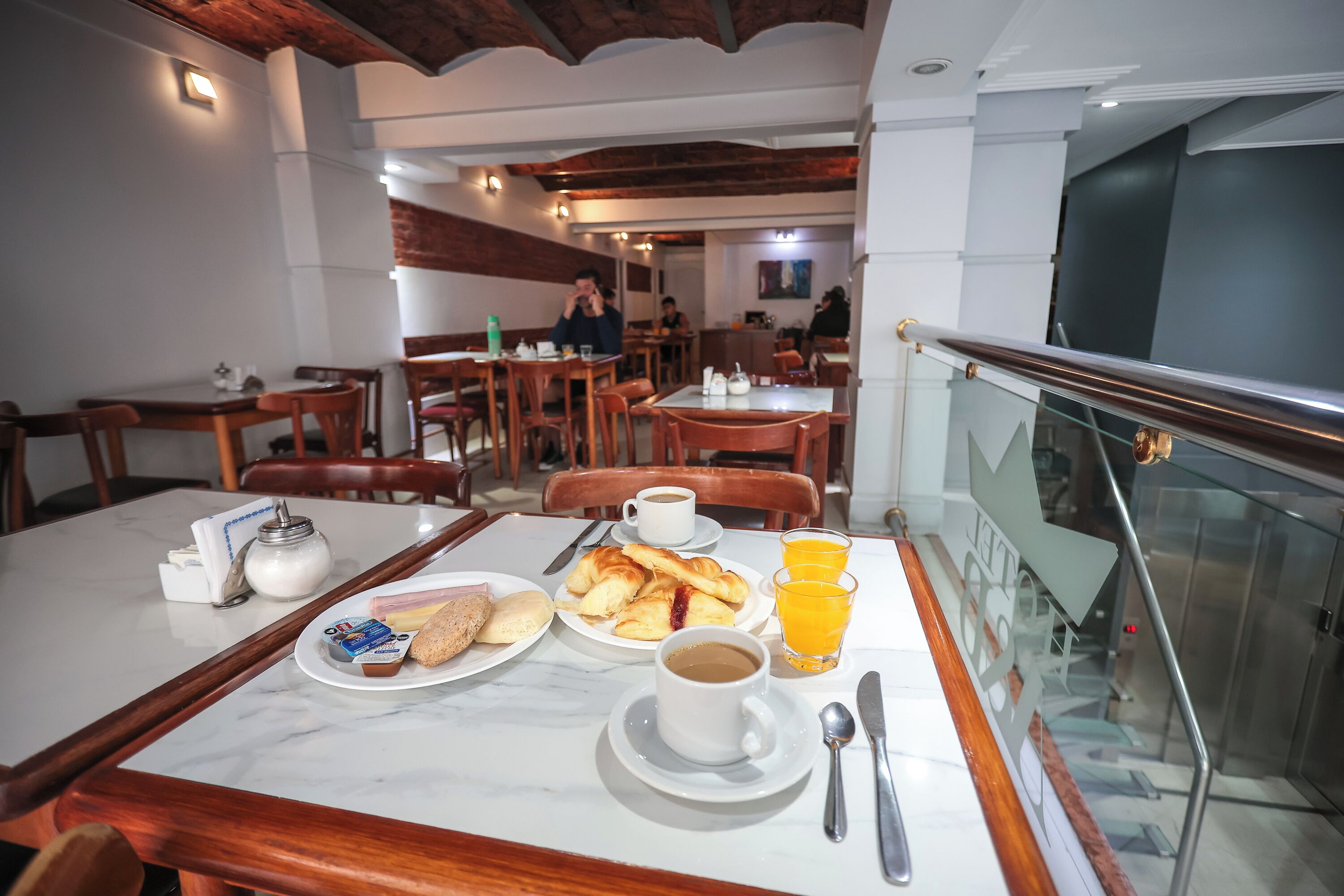 Desayuno continental todos los días (con cargo) 