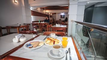 Desayuno continental todos los días (con cargo)