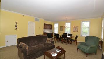 Cottage | Woonruimte | Televisie